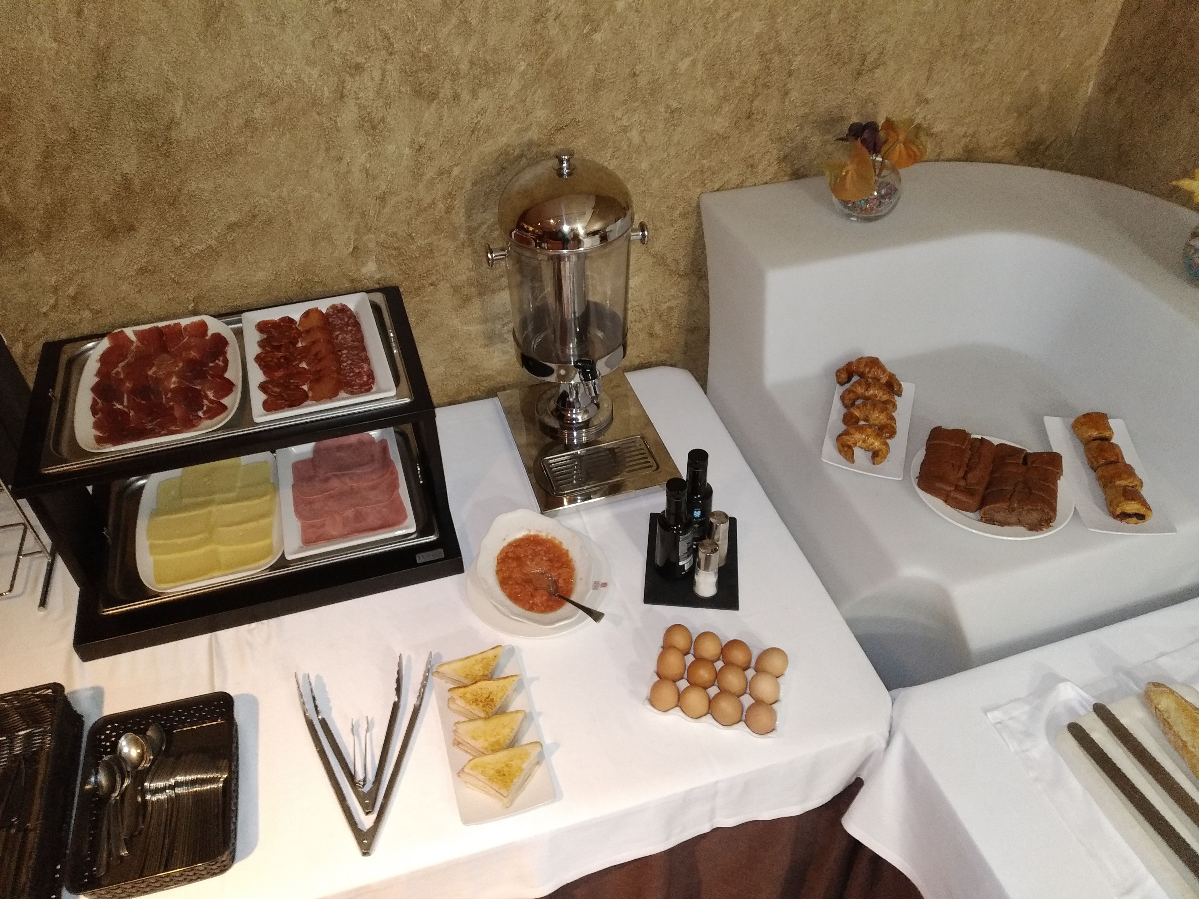 daily buffet breakfast (eur 9.5 per person)