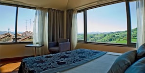 Minibar, Schreibtisch, Verdunkelungsvorhänge, Bügeleisen/Bügelbrett