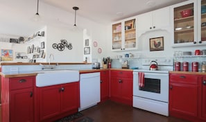 Fridge, microwave, oven, stovetop - Two Master Suites ~ Each one Unique ~ In Town~ Close To Restaurants (Kanab)