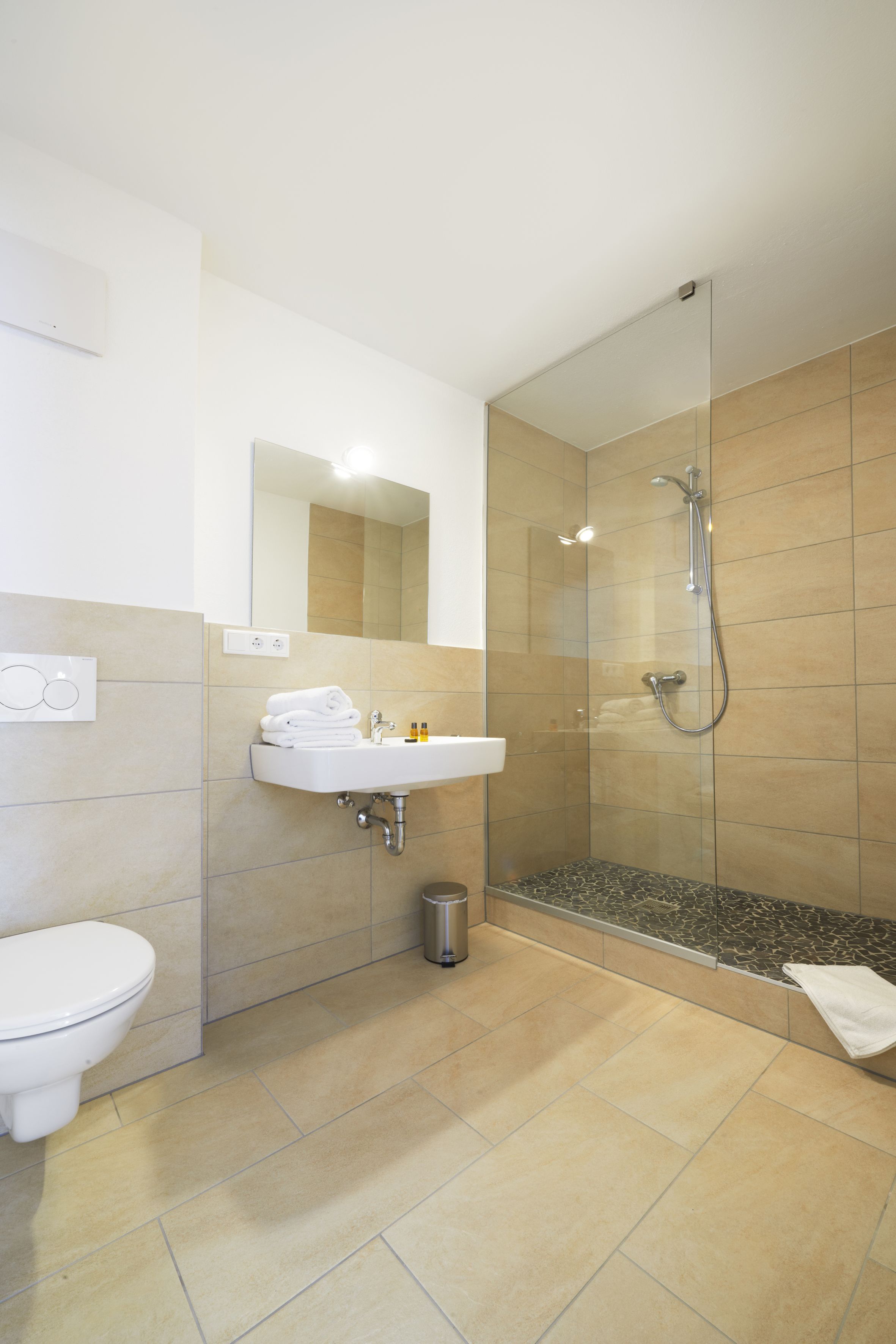twin room | bathroom | shower, free toiletries, hair dryer, towels