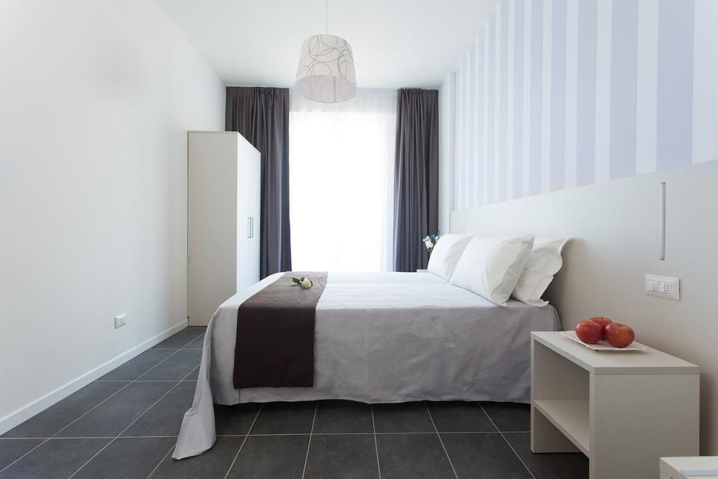 Junior-Suite, Balkon | Minibar, Zimmersafe, Verdunkelungsvorhänge, schallisolierte Zimmer