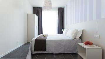 Junior-Suite, Balkon | Minibar, Zimmersafe, Verdunkelungsvorhänge, schallisolierte Zimmer