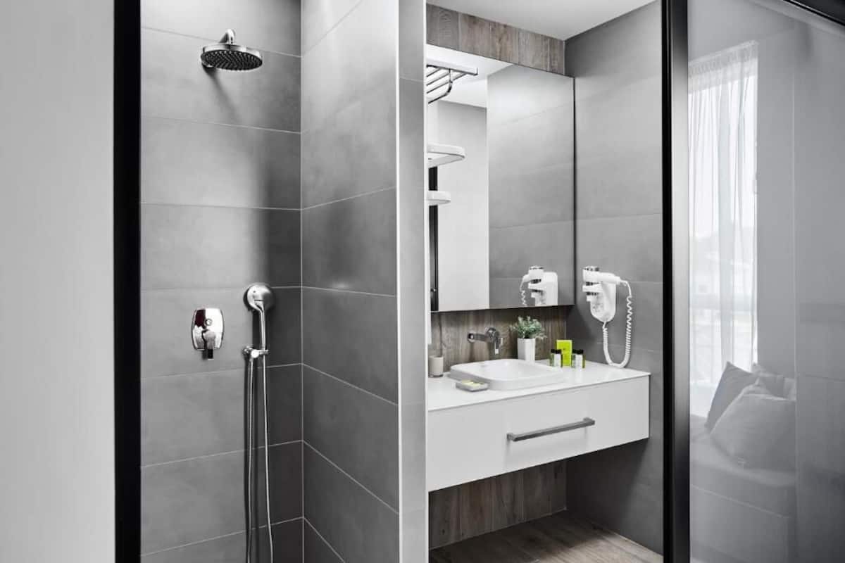 shower, rainfall showerhead, eco-friendly toiletries, hair dryer