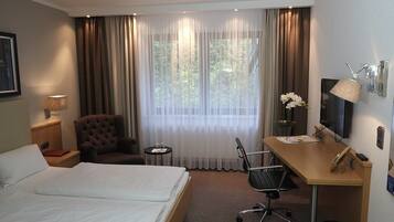 Standard-Doppelzimmer | Zimmersafe, Schreibtisch, schallisolierte Zimmer, Babybetten