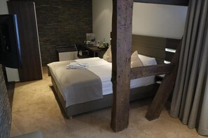 Zimmersafe, Schreibtisch, schallisolierte Zimmer, Babybetten