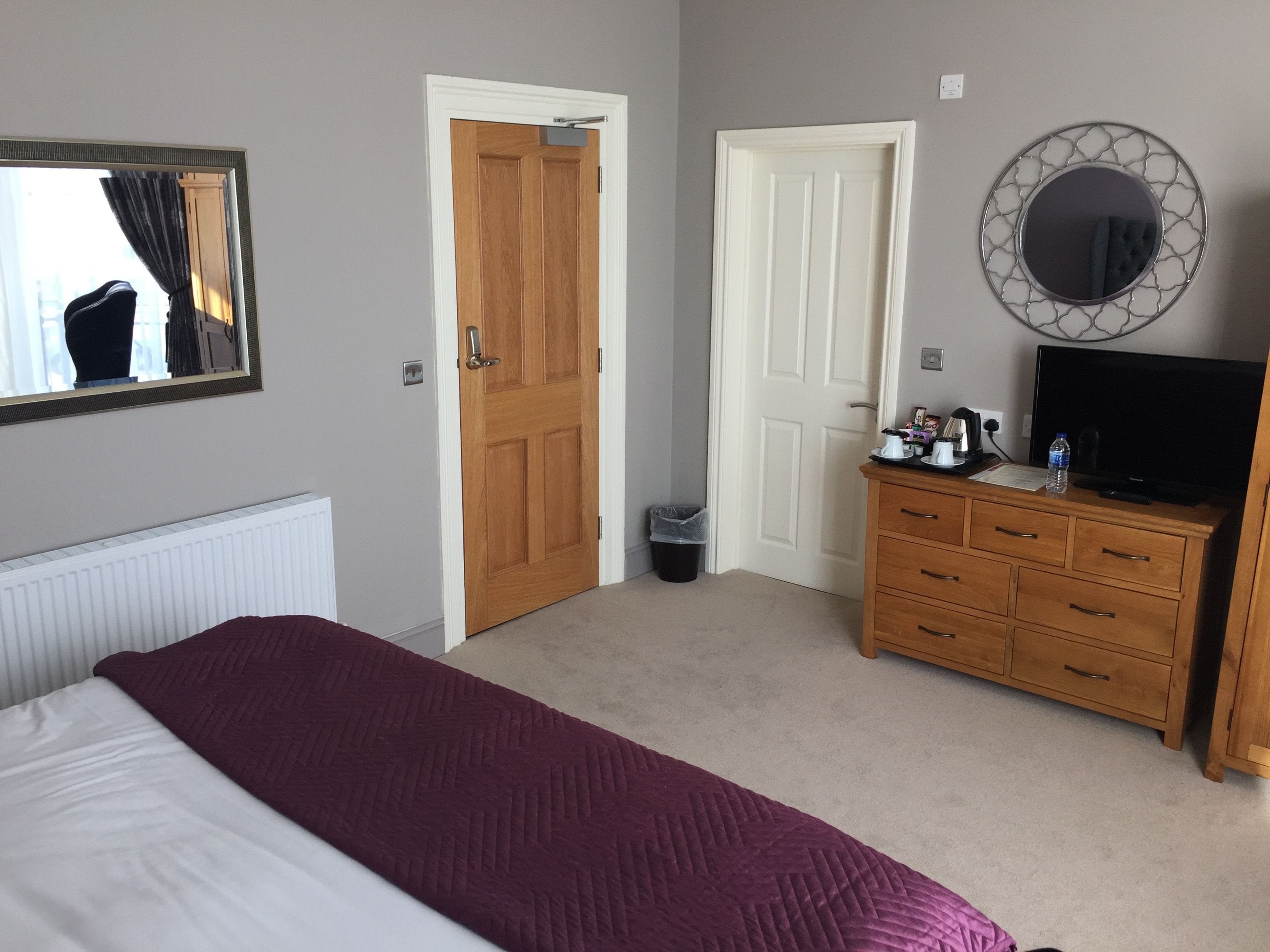 queen room, 1 king bed, sea view | blackout curtains, iron/ironing board, free cots/infant beds, free wifi