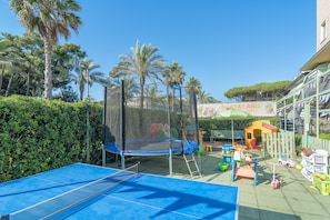 Zona de jocs infantil: a l'aire lliure