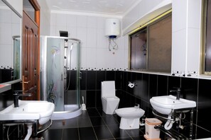 Dusche im Bad