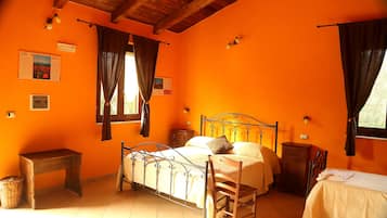 Triple Room | Desk, cribs/infant beds, free WiFi, wheelchair access