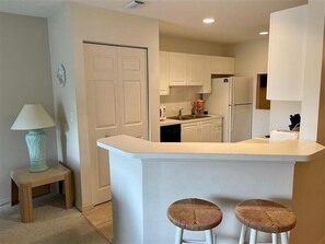 冷蔵庫、電子レンジ、オーブン、食器洗い機