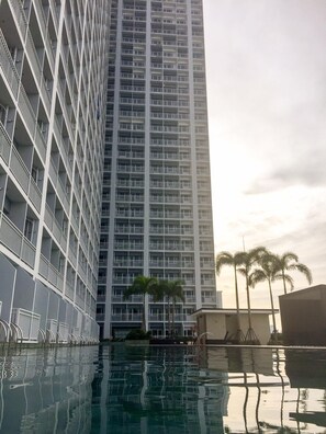 Pool - Luxury and Comfort at 28th Floor 1 Bedroom Suite with Balcony and Own Car Park (Pasay)