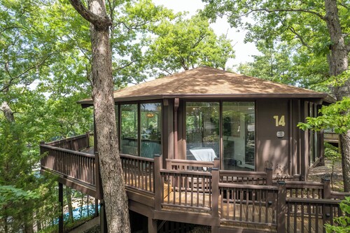 Treetop Village 14. Pet-friendly; Pool & Slips steps away; Sleeps 10