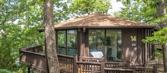 Treetop Village 14. Pet-friendly; Pool & Slips steps away; Sleeps 10