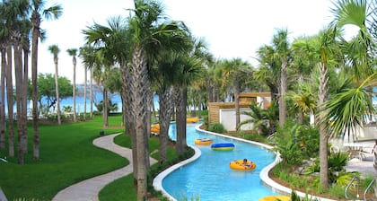 Super tarif d'août! Lovely Condo! AccÚs facile Lazy River, Piscines, Service Bch, WiFi