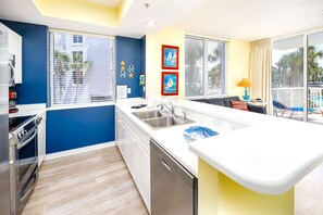 Fridge, microwave, oven, stovetop - Sunny Corner Condo, Ground Level, Direct Lazy River Access, Free Beach Service! (Fort Walton Beach)
