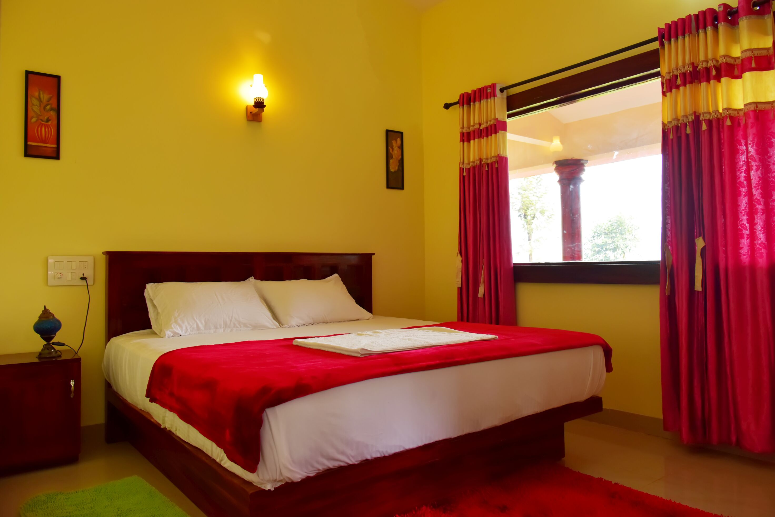 2 makuuhuonetta, työpöytä, Wi-Fi