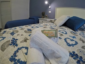 Classic Quadruple Room | Premium bedding, memory-foam beds, desk, cots/infant beds - I vicini della cattedrale (Palermo)