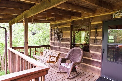 PINEY CREST COTTAGE! Affordable Mountain Cottage w/Wood Fireplace+Hot Tub+WiFi!