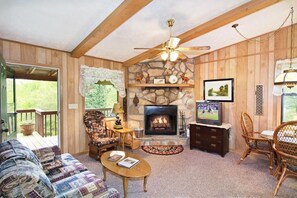 Fireplace, DVD player - PINEY CREST COTTAGE! Affordable Mountain Cottage w/Wood Fireplace+Hot Tub+WiFi! (Cosby)