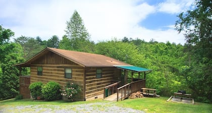 Asequible Mtn Cottage W / Wood F. P. + Bañera de hidromasaje + WiFi