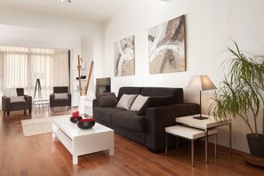 TV, DVD player, books, stereo