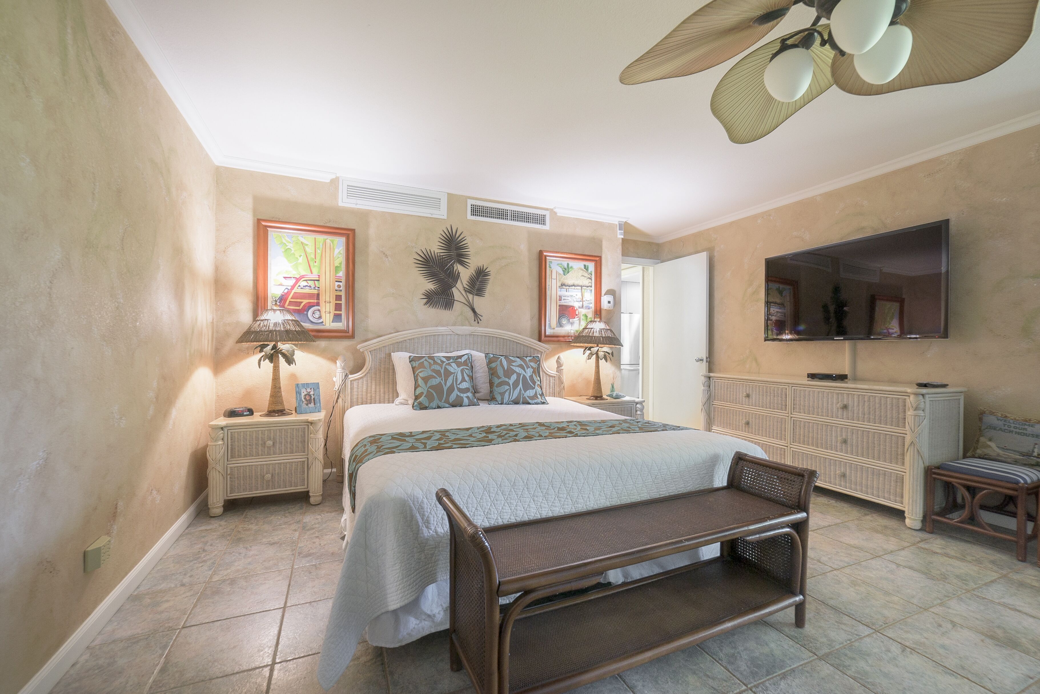 2 slaapkamers, een strijkplank/strijkijzer, gratis internet, beddengoed