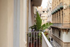 Căn hộ, 2 phòng ngủ | Ban công