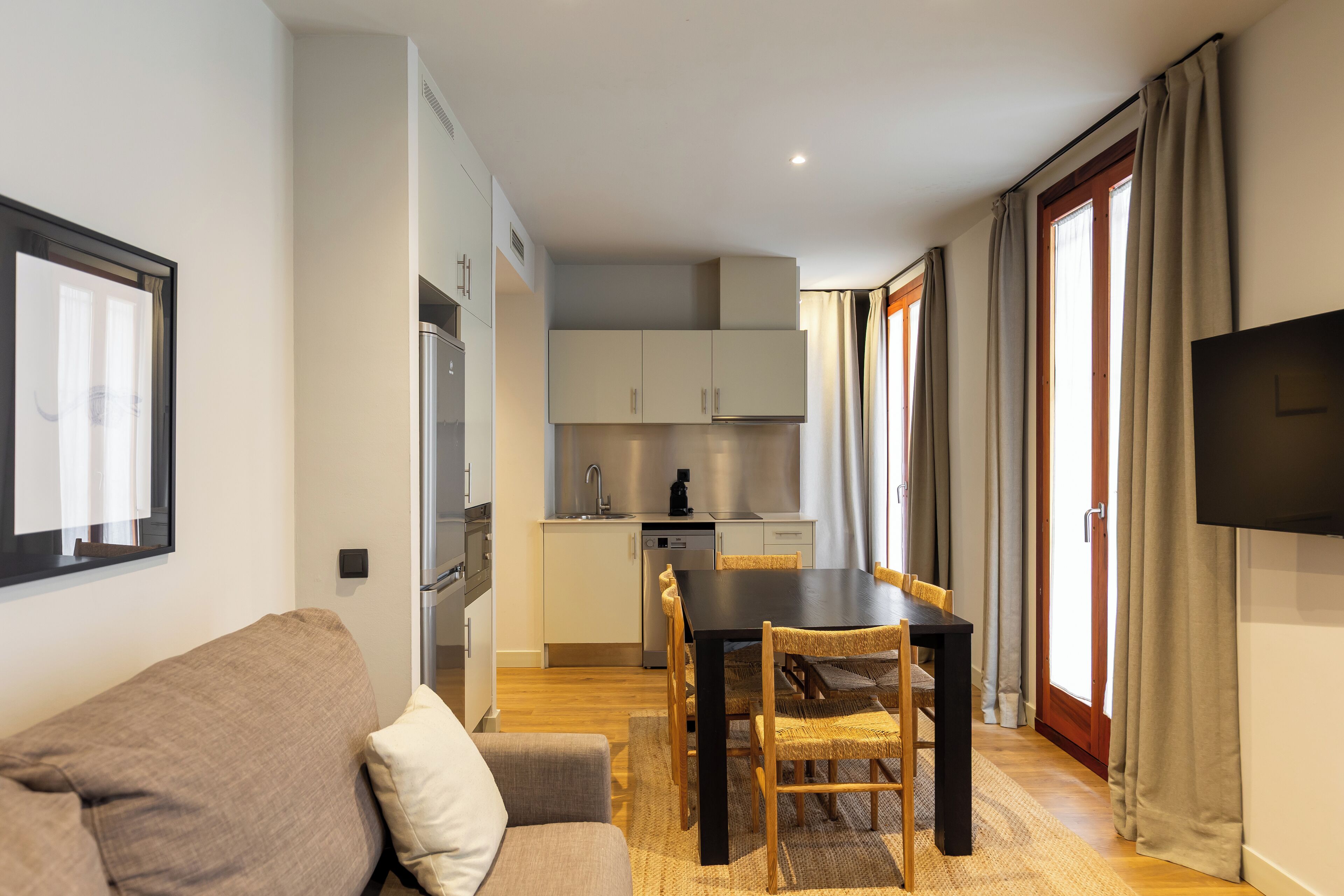 Lägenhet - 2 sovrum | Eget kök | Kylskåp, mikrovågsugn, spishäll och diskmaskin