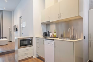 Appartement, 3 slaapkamers | Privékeuken | Een koelkast, een microgolfoven, een kookplaat, een vaatwasser