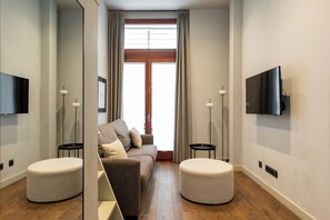 Căn hộ, 3 phòng ngủ | Khu phòng khách | TV màn hình phẳng, đầu đĩa DVD 