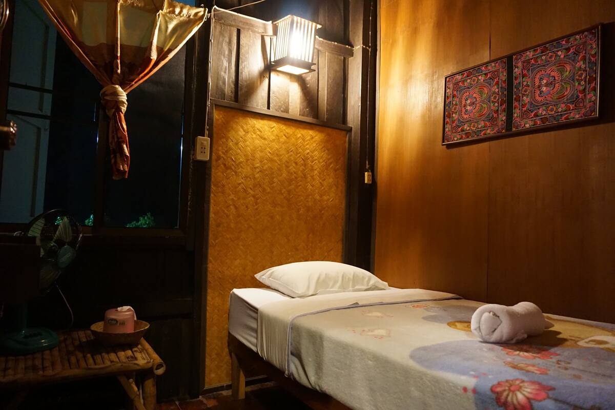 Single Room with Fan (Shared Bathroom) | Wi-Fi ฟรี