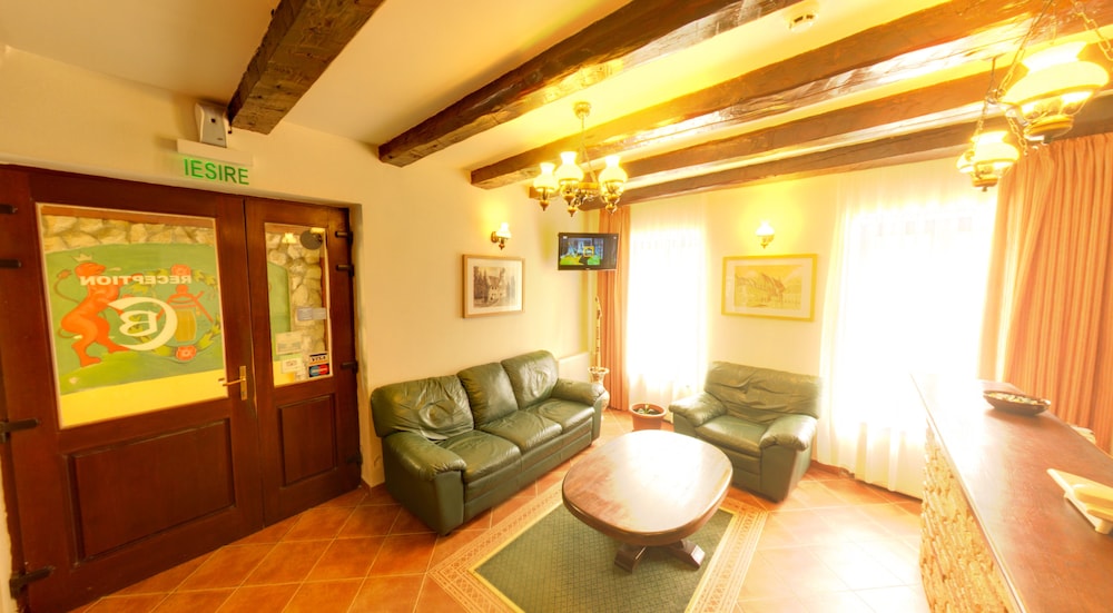 Curtea Brașoveană by null