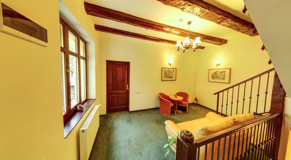 Curtea Brașoveană by null