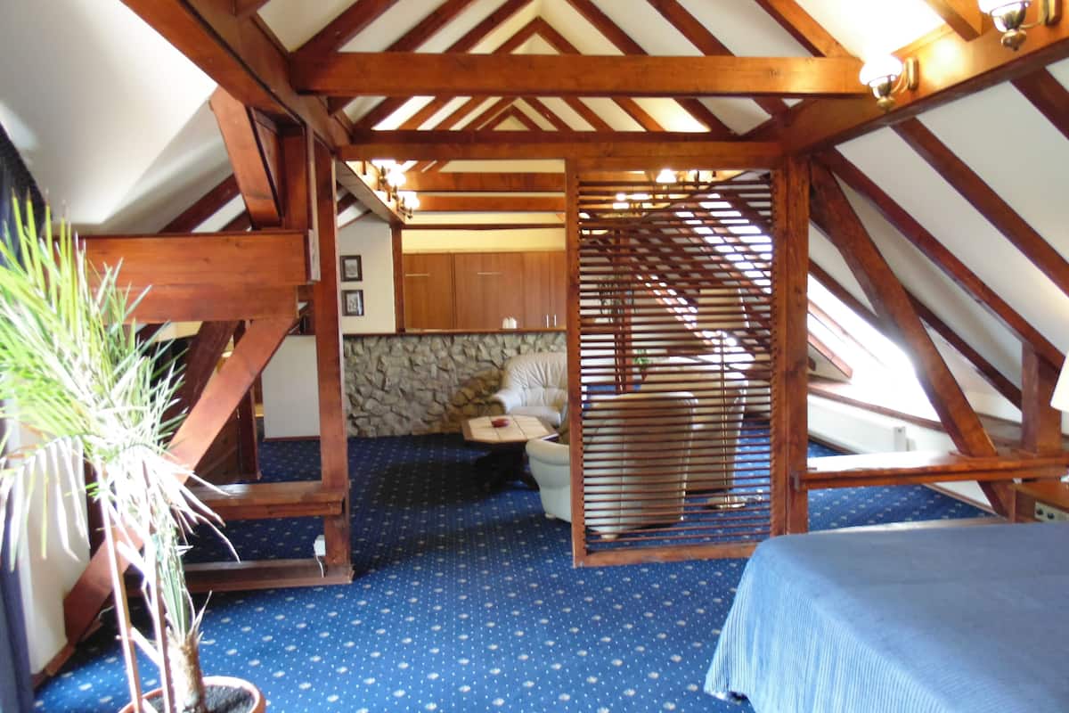 suite | minibar, in-room safe, desk, iron/ironing board