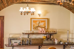 Free daily buffet breakfast  - Hotel Curtea Brasoveana (Brasov)