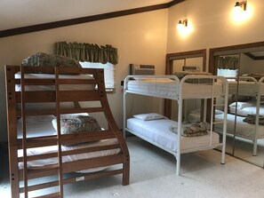 4 Schlafzimmer, Bügeleisen/Bügelbrett, WLAN, Bettwäsche