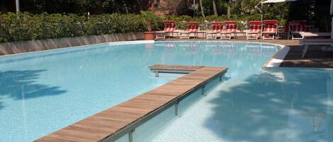 Outdoor pool, sun loungers