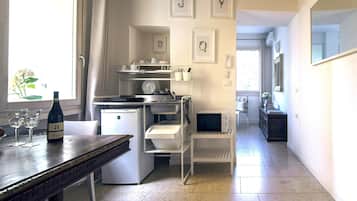 Comfort Room | Living area | Flat-screen TV