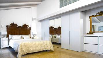 Superior Triple Room | 1 bedroom, soundproofing, iron/ironing board, free cribs/infant beds