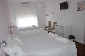 In-room safe, blackout curtains, iron/ironing board, free WiFi - Lx Center Guesthouse (Lisbon)