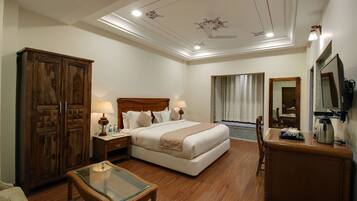 Classic Suite | 1 bedroom, in-room safe, desk, free WiFi