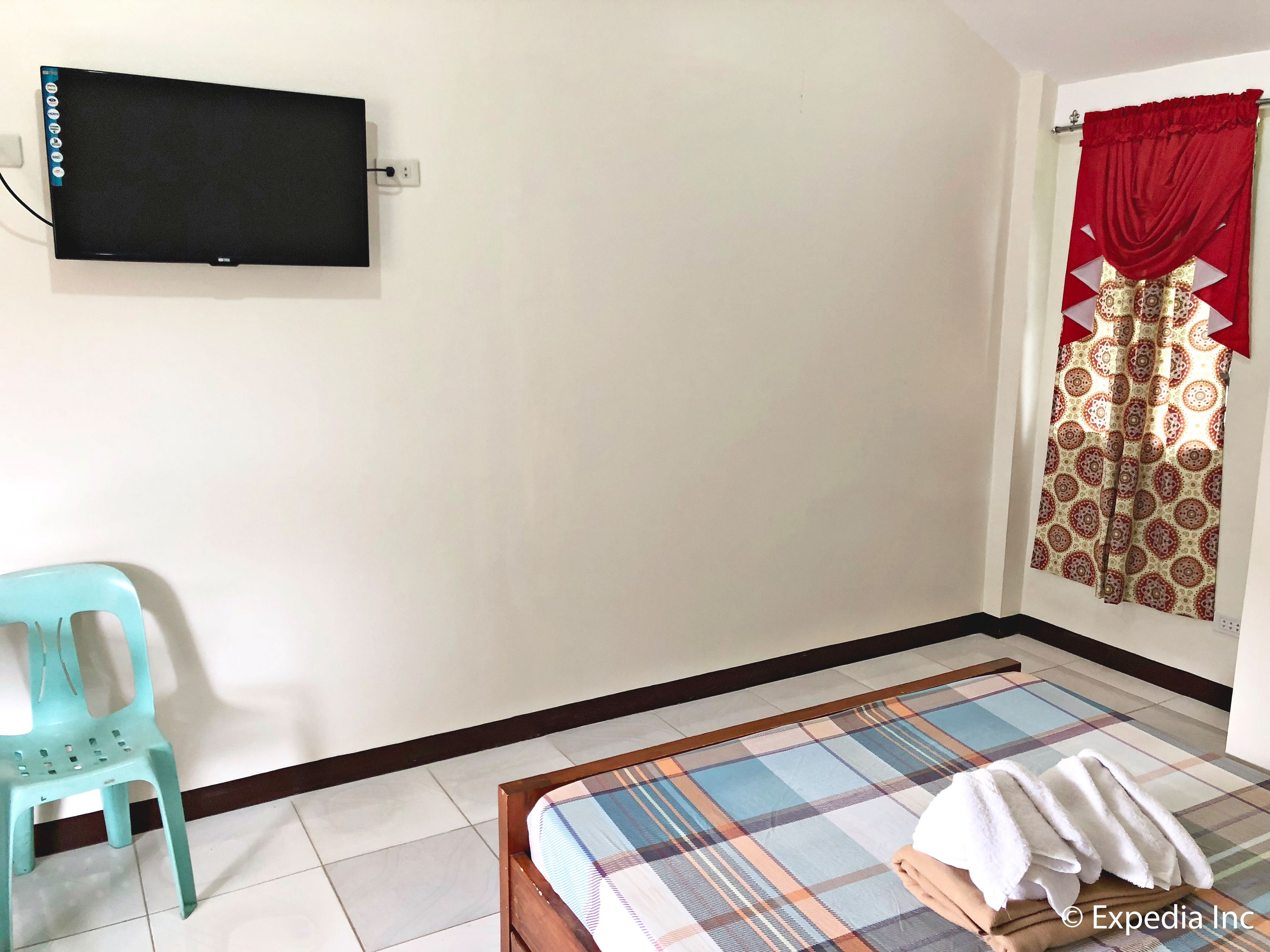 standard room | desk, iron/ironing board