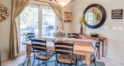 Chic Spa Home on River, Heart of Estes Park Location