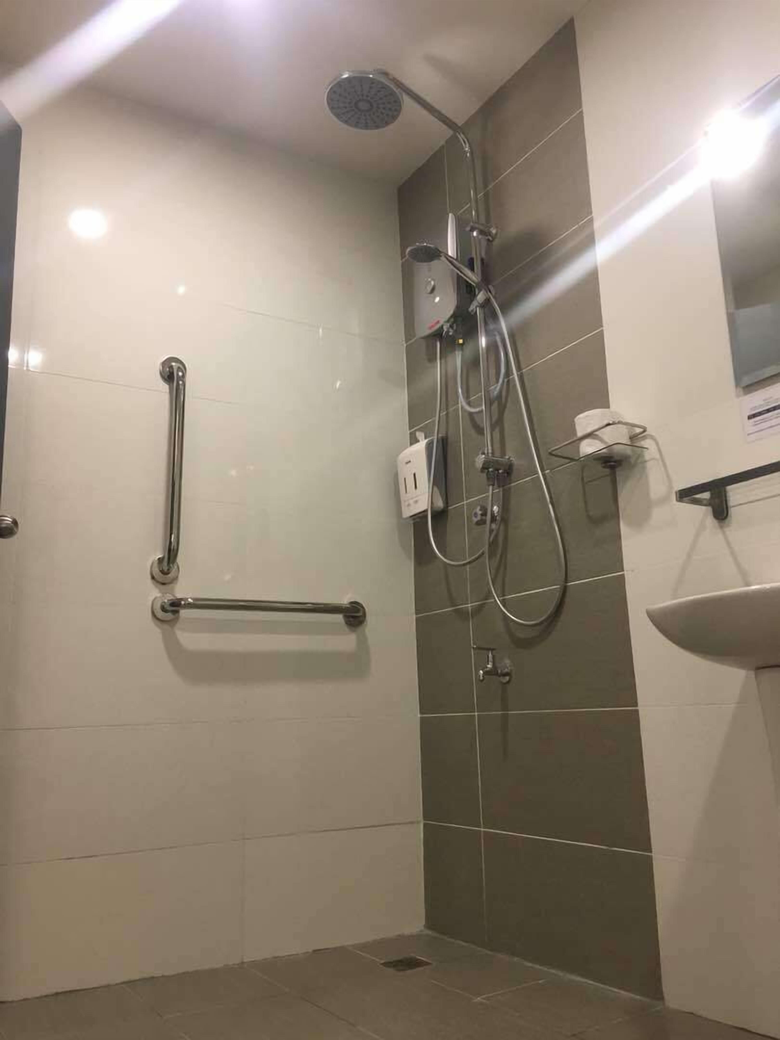 superior twin room (with window) | bathroom shower