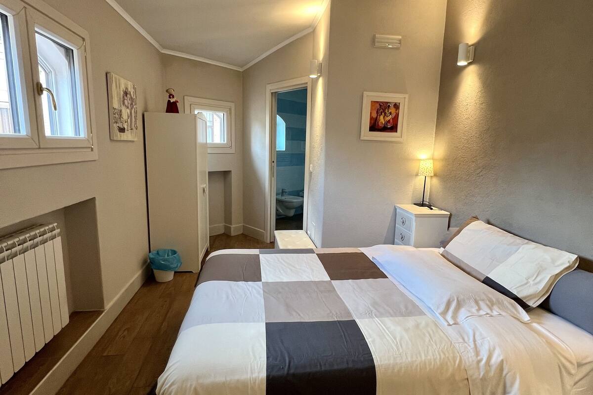 1 bedroom, in-room safe, desk, soundproofing