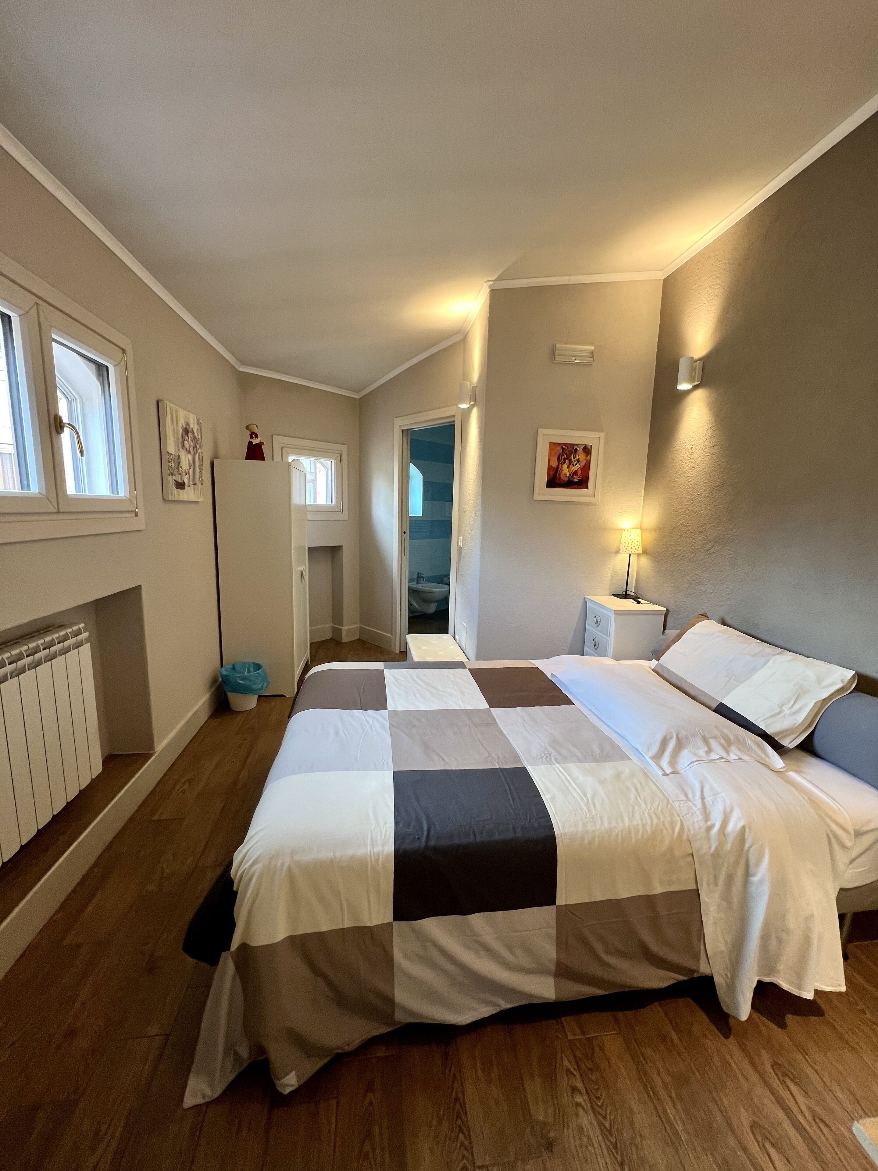Coffres-forts dans les chambres, bureau, chambres insonorisées