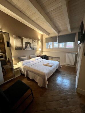 Comfort Double or Twin Room | In-room safe, desk, soundproofing, iron/ironing board - Hotel Bella Napoli (Foggia)