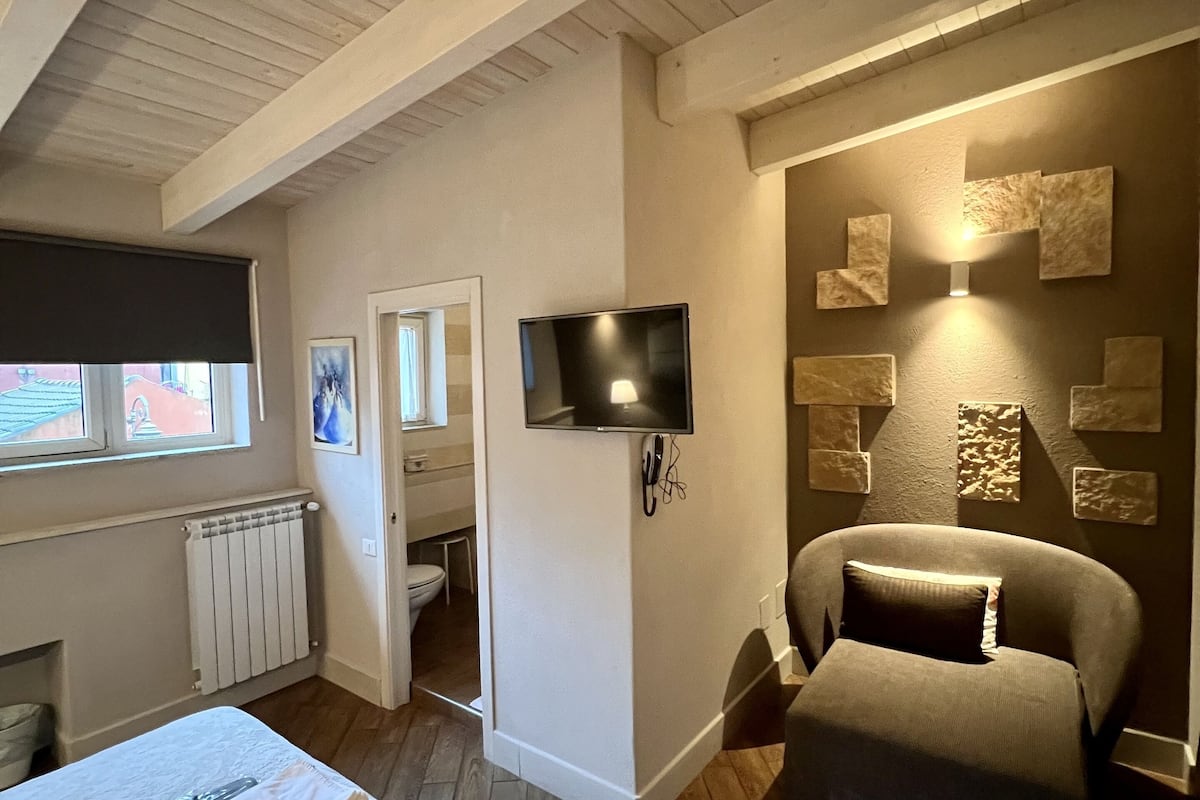 comfort double or twin room | 1 bedroom, in-room safe, desk, soundproofing