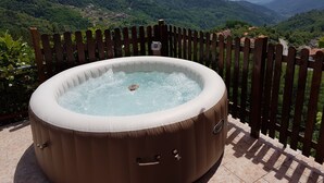 An inflatable hot tub with a view of a mountainous landscape. - Amelia Dream View (Marliana)