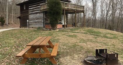 Rustic Log Cabin next to the Hoosier National Forest in the Ohio River Valley